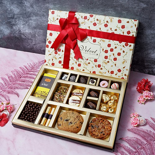 Blithesome Chocolates Treat Hamper for Mom