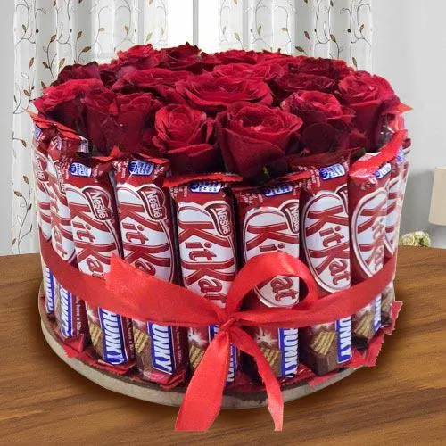 Wonderful Arrangement of Kitkat with Red Roses