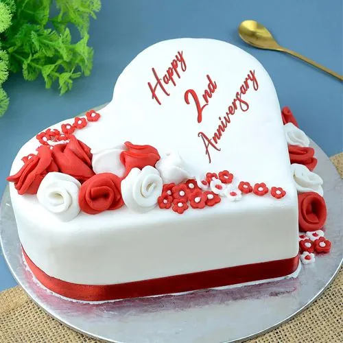 Elegant Heart Shape Vanilla Anniversary Cake