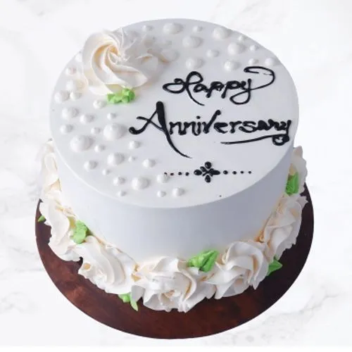 Luxurious Anniversary Cake