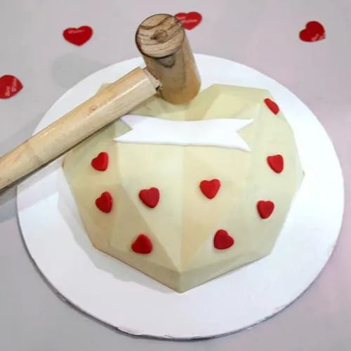 Enticing White Heart Shape Hammer Cake
