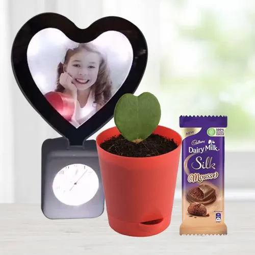 Spectacular V-day Gift of Heart Lamp Clock with Hoya Plant n <br>Mousse Chocolate