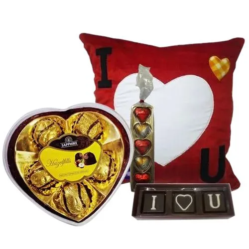 Attractive Personalized Hearty Delight Gift Combo for Girlfriend