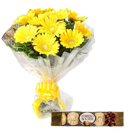 Hand Bunch of Yellow Roses with Ferrero Rocher