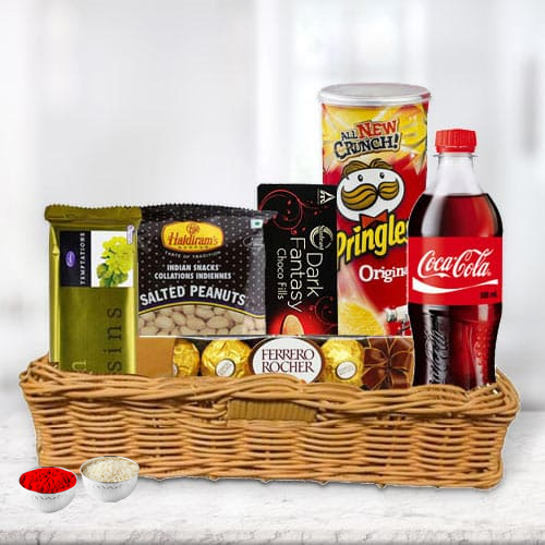 Enticing Gift Hamper of Gourmets
