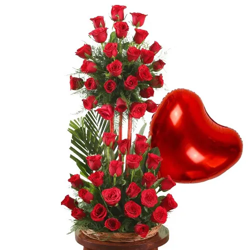 Delightful Bouquet of 36 Red Roses and a Heart-shaped Red Balloon