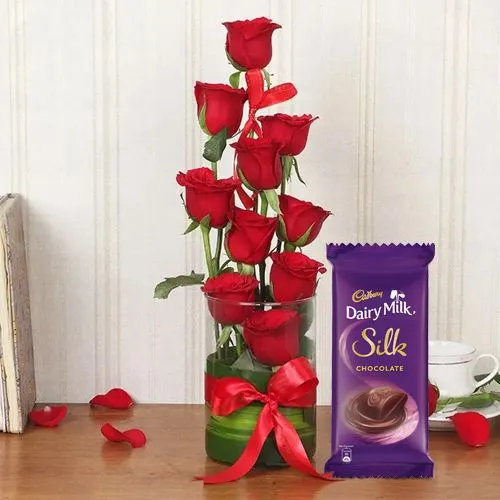 Breathtaking Combo of Red Roses in Vase with Cadbury Silk