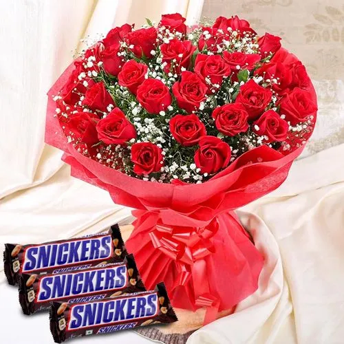 Splendid Combo of Red Roses Bouquet n Snickers Chocolate Bar
