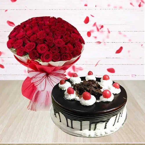 Order Online Arrangement of Red Roses with Black Forest Cake