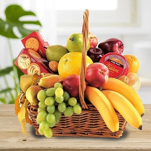 Mixed Fresh Fruits with Cheese, Biscuits and Chocolates.(Gross Weight 3 Kg.)
