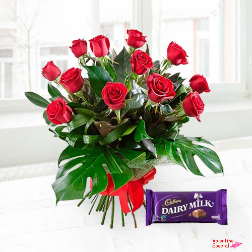 Valentines Day Surprise Roses N Chocolate Combo