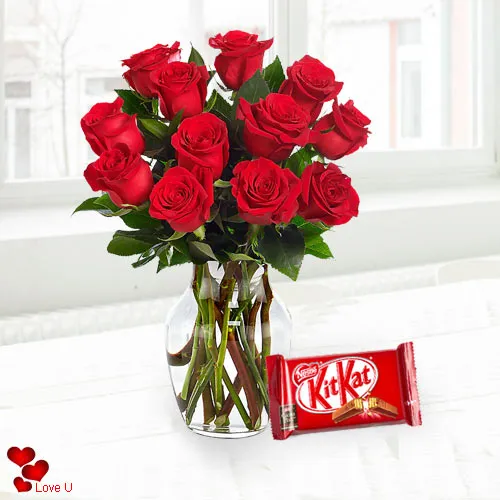 Gift Online Red Roses in a Vase with Cadbury Chocolate