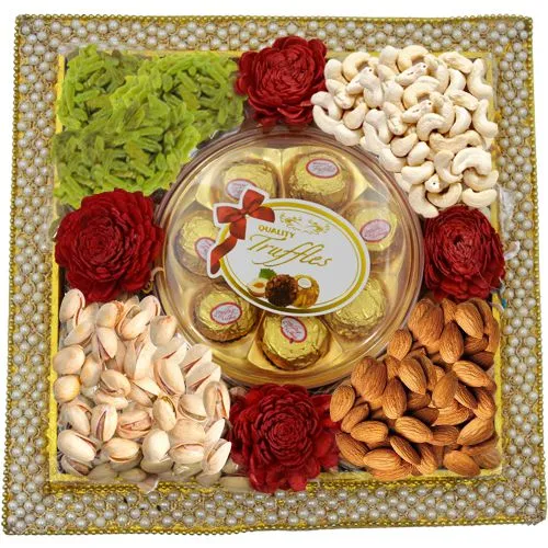 Deliver Nutty Treat in Square Pearl Tray