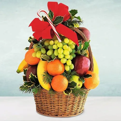 Carefully-Selected Seasonal Fruits Basket