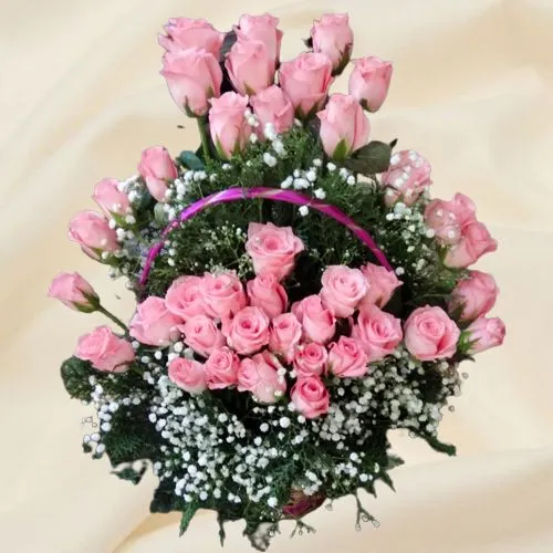 Deliver Basket Arrangement of Pink Roses with Daisies