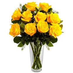 Send Online Yellow Roses in Vase