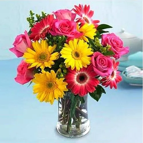 Send Mixed Flowers in a Vase Online