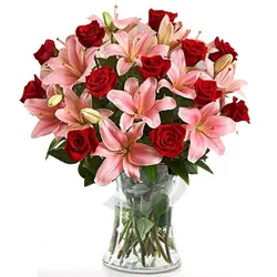 Order Arrangement of Flowers in Glass Vase
