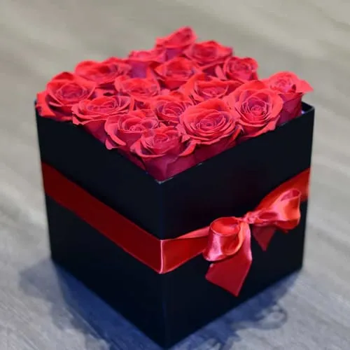 Passionate Pink Roses in Black Cardboard Gift Box