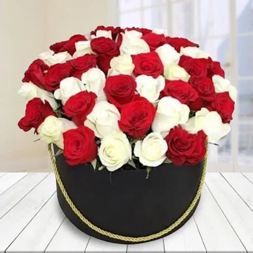Remarkable Red and White Roses Hat Box
