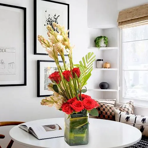 Deliver Red Roses N White Tube Rose in a Glass Vase
