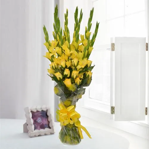Send Yellow Flower Bouquet of Gladiolus n Roses