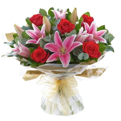 Eye-Catching Bouquet of Pink Lilies N Red Roses