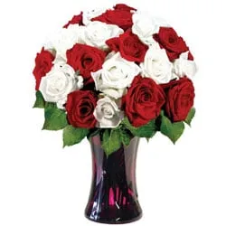 Buy Mixed Red N White Roses in Glass Vase Online