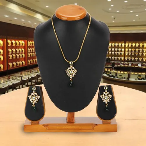 Buy Nistha Kundan Pendant and Earrings Set from Avon