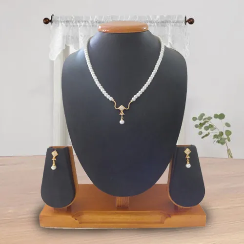 Deliver Pearl Pendant Set with Earrings