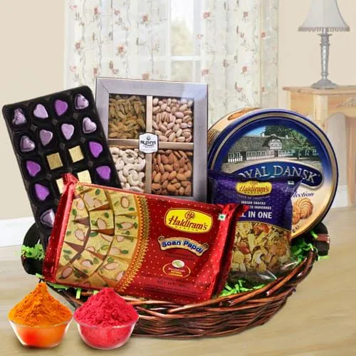 Exquisite Family-Friendly Snacks Hamper