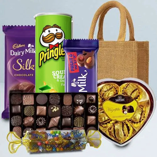 Love Filled Gift Hamper of Exotic Chips n Assorted Chocolates