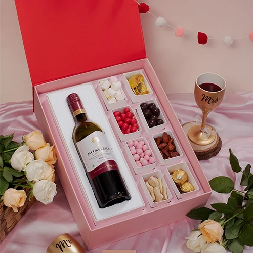 Delicious Treats N Wine Hamper