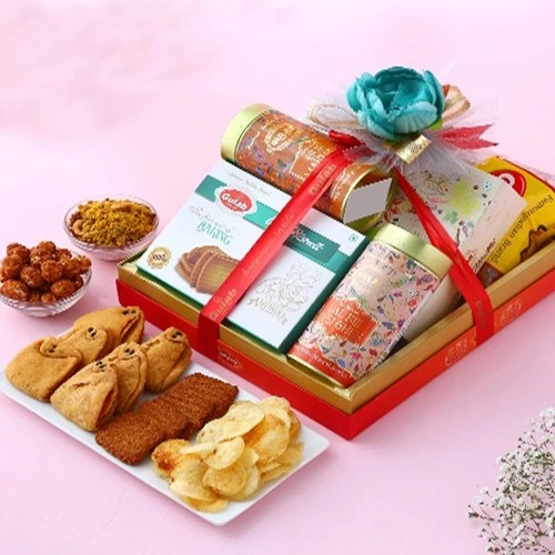 Deliver Sweet N Snacks Delight Hamper