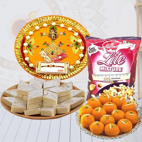 Remarkable Sweets N Snacks Gift Combo