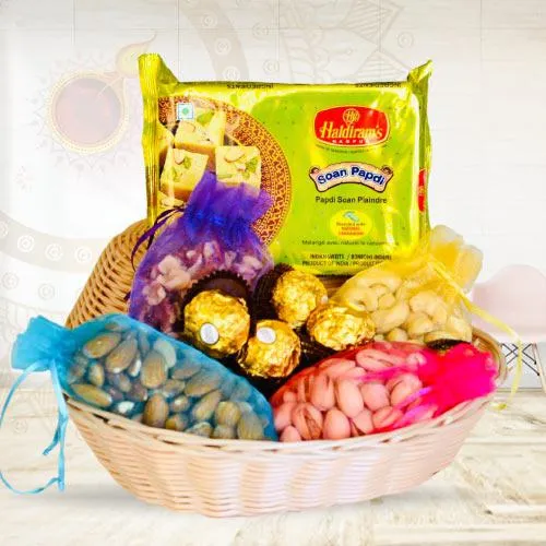 Remarkable Goodies Gift Hamper<br>